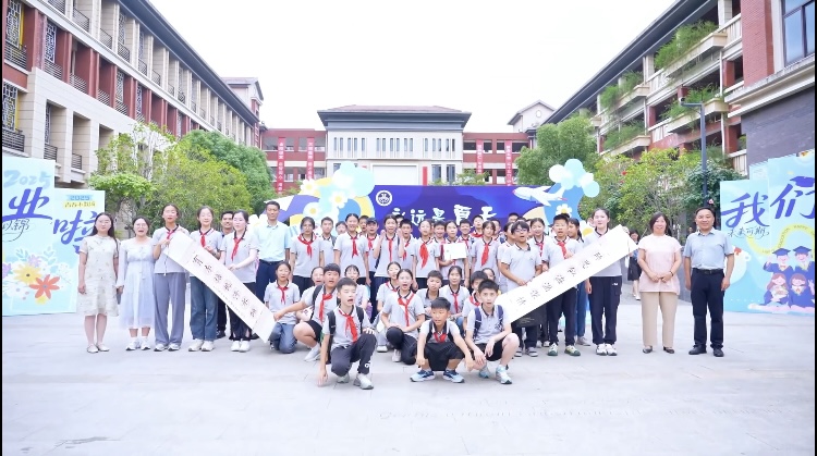 【湖畔·学生活动】永远是夏天——金陵小学（仙林湖校区）2019级毕业典礼圆满举行_html_m7d524d49.jpg