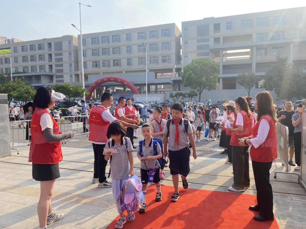 【湖畔·学生活动】传承奥运精神 争做强国少年——金陵小学（仙林湖校区）2024-2025学年秋季开学典礼暨新生入学仪式_html_4c713bb4.jpg