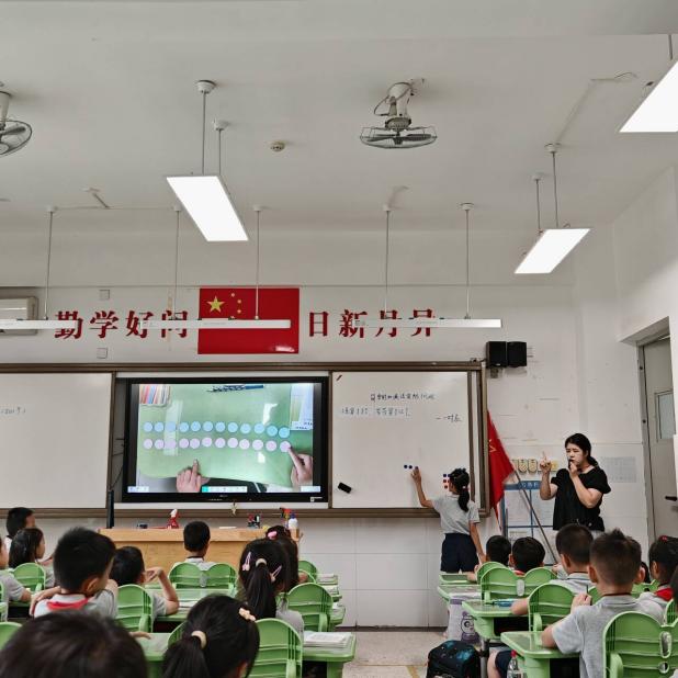 【湖畔·童化课堂】聚焦核心素养，深度落实做中学——数学校本研修之课例研讨（219）_html_m1b3e5351.jpg