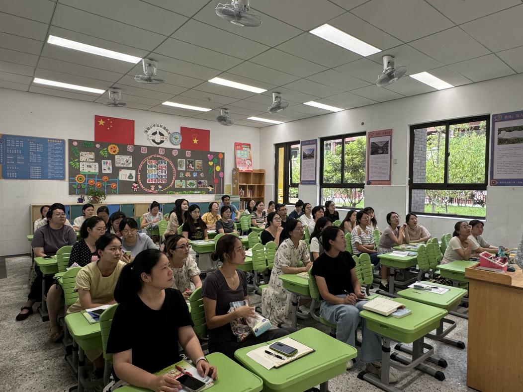 开学谋新篇，教研聚合力——记数学组新学期校本研修_html_db312c9.jpg