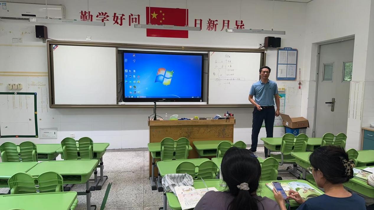 开学谋新篇，教研聚合力——记数学组新学期校本研修_html_46abff7b.jpg
