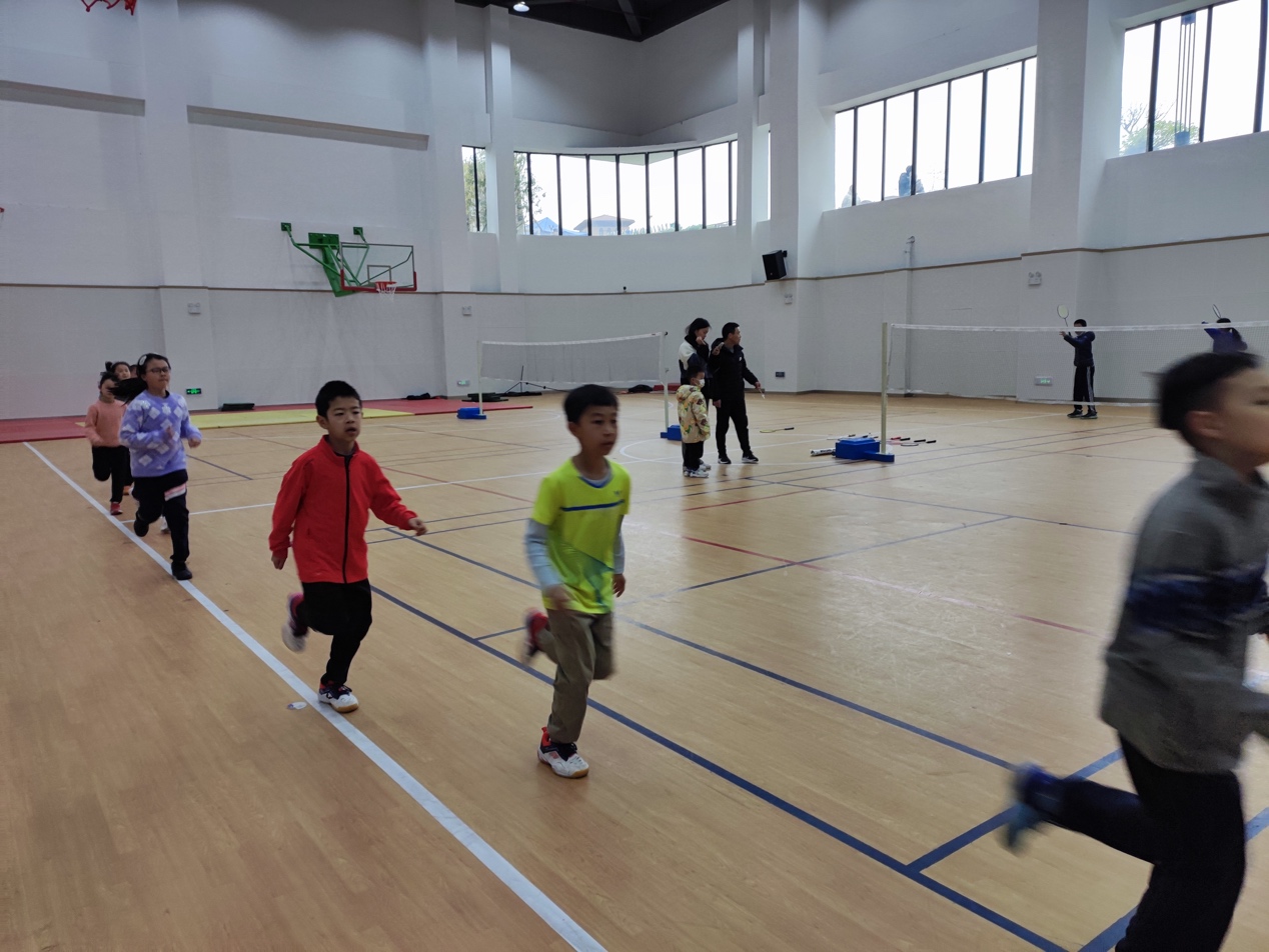 【博学广志】以球会友，“羽”你同行——记羽毛球校际交流赛_html_7f10592a.jpg