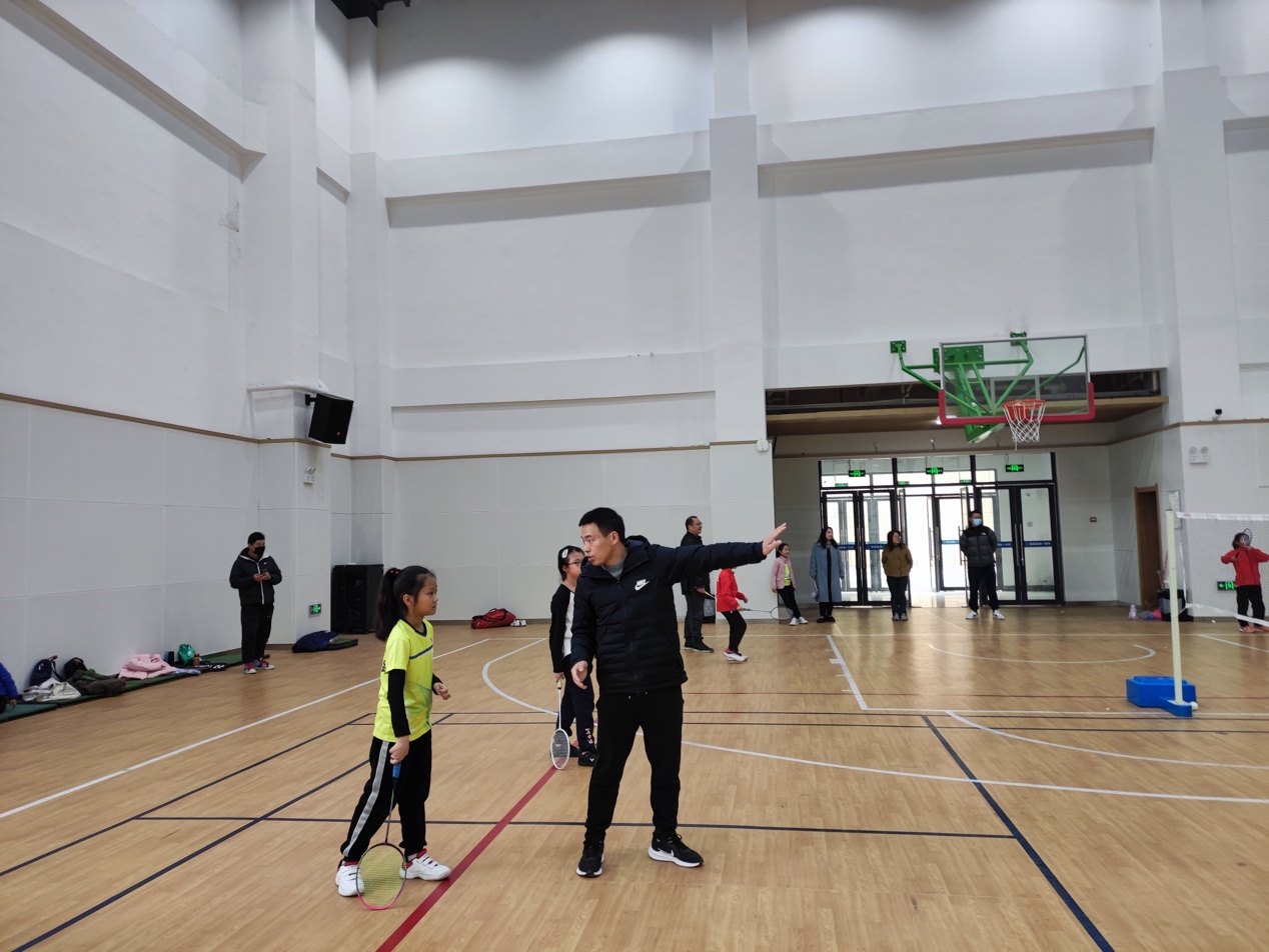 【博学广志】以球会友，“羽”你同行——记羽毛球校际交流赛_html_267074ae.jpg