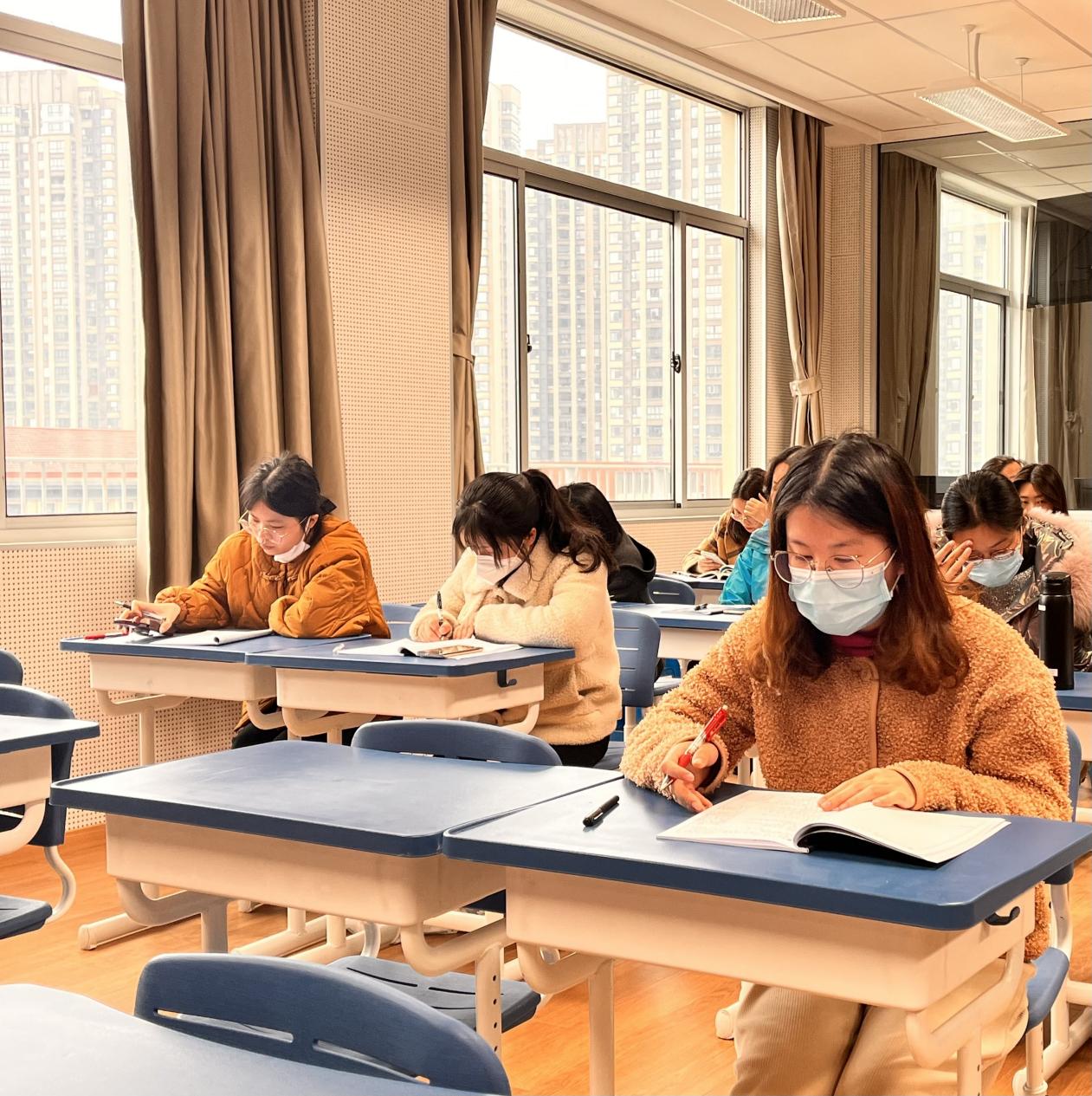 【湖畔·童化课堂】教研促发展 课堂展风采——记金陵小学（仙林湖校区）语文大组教研_html_m79e82651.jpg