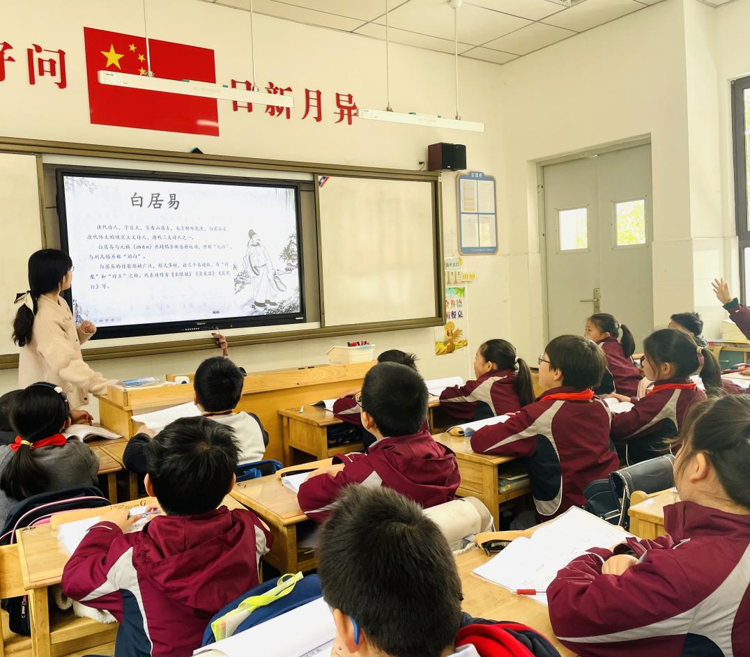 【湖畔·童化课堂】音乐课堂展风采 教学交流共成长——音乐校本研修之课例研讨_html_6df87210.jpg