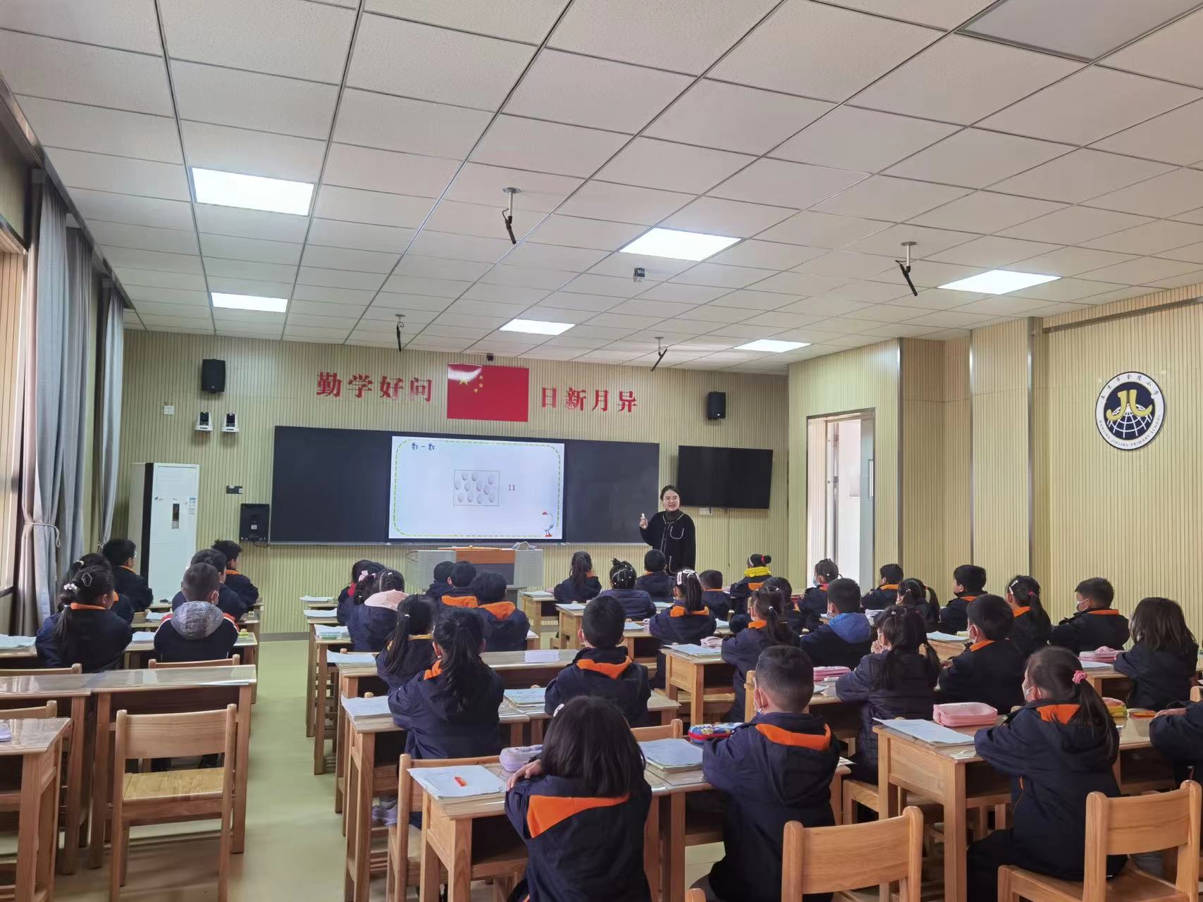 【湖畔∙童化课堂】教与研携手，学与思并肩——数学校本研修之课例研讨（143）_html_602cd5d5.jpg