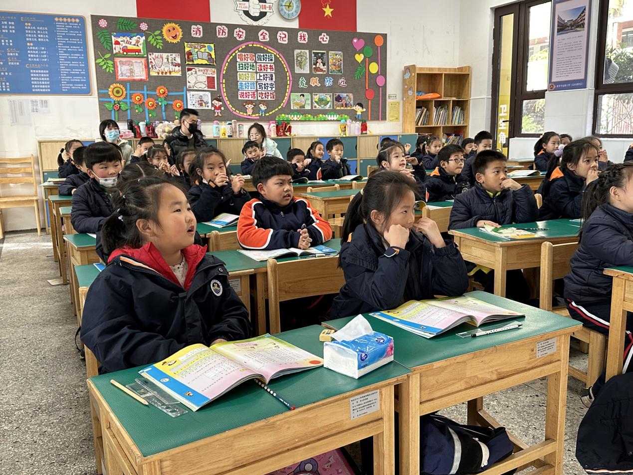 【湖畔·童化课堂】“音”教而研 探“乐”前行——音乐校本研修之课例研讨_html_mab2c28f.jpg