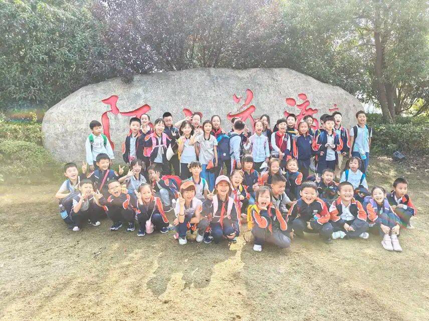 【湖畔·学生活动】感受自然之美——金陵小学（仙林湖校区）二年级秋季综合实践活动_html_2e2d235a.jpg