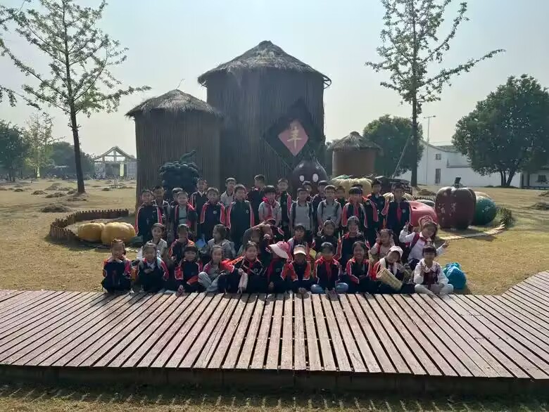 【湖畔·学生活动】感受自然之美——金陵小学（仙林湖校区）二年级秋季综合实践活动_html_f73a39e.jpg