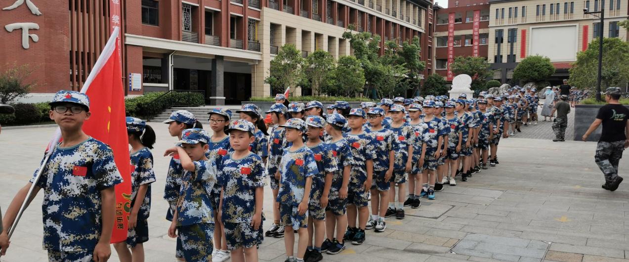 【湖畔光影】挥洒汗水  不负青春 ——2017年学生国防教育夏令营（二）_html_m785103b6.jpg