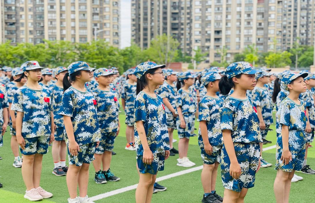 【湖畔光影】心似骄阳万丈光 敢问天地试锋芒——2017级学生国防教育夏令营（一）_html_m12f9bc0.jpg