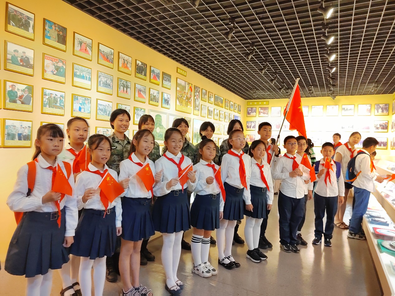 【红领巾寻访】喜迎二十大，共筑强军梦——南京市金陵小学红领巾走进临汾旅共庆“八一”建军节活动_html_m48dc6c34.jpg