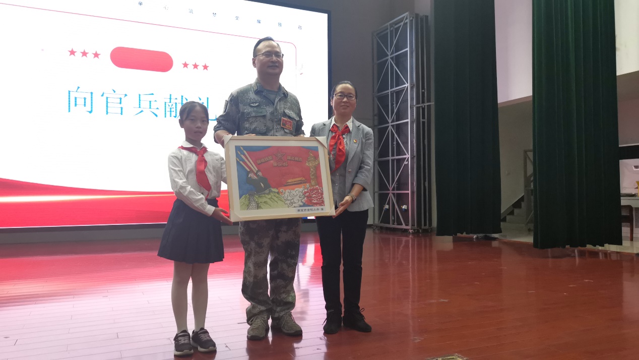 【红领巾寻访】喜迎二十大，共筑强军梦——南京市金陵小学红领巾走进临汾旅共庆“八一”建军节活动_html_92f6795.jpg