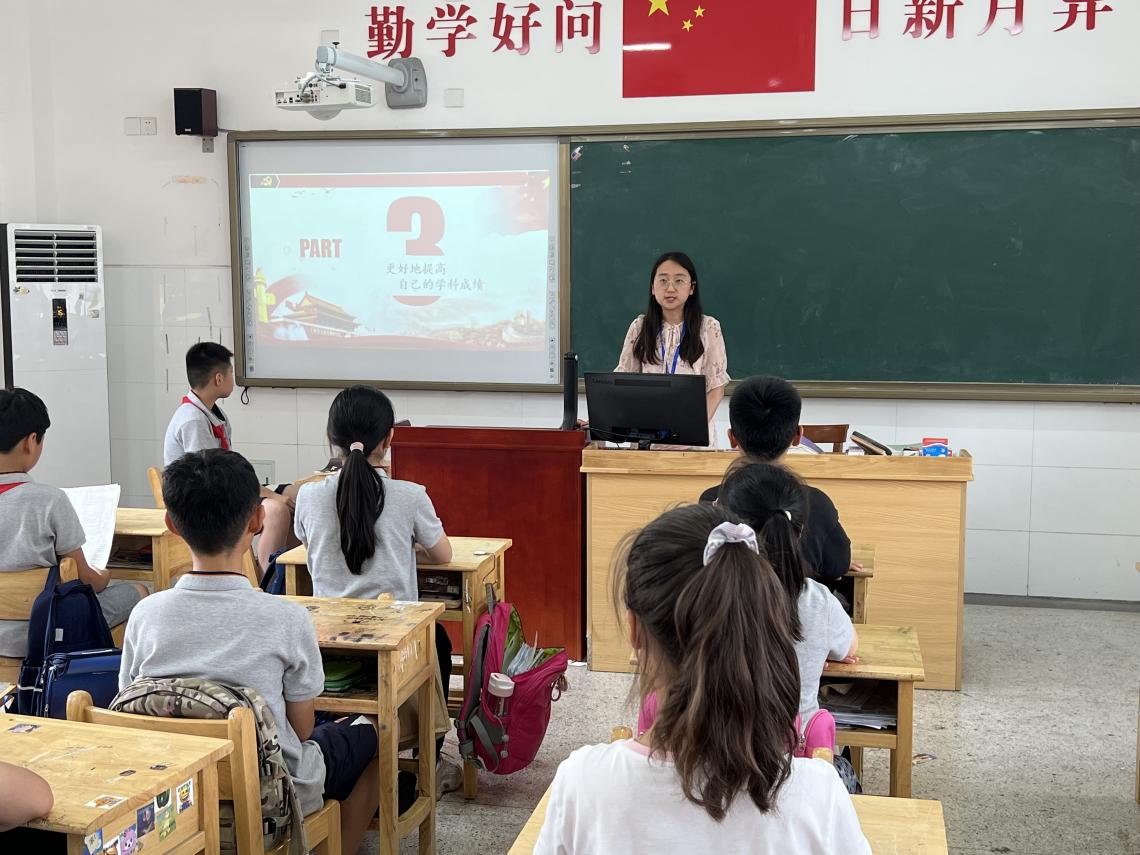 【湖畔党建】如何做一名合格的小学毕业生——中共南京市金陵小学仙林湖校区党支部开展“领导带头上好思政课”活动_html_m439c8883.jpg