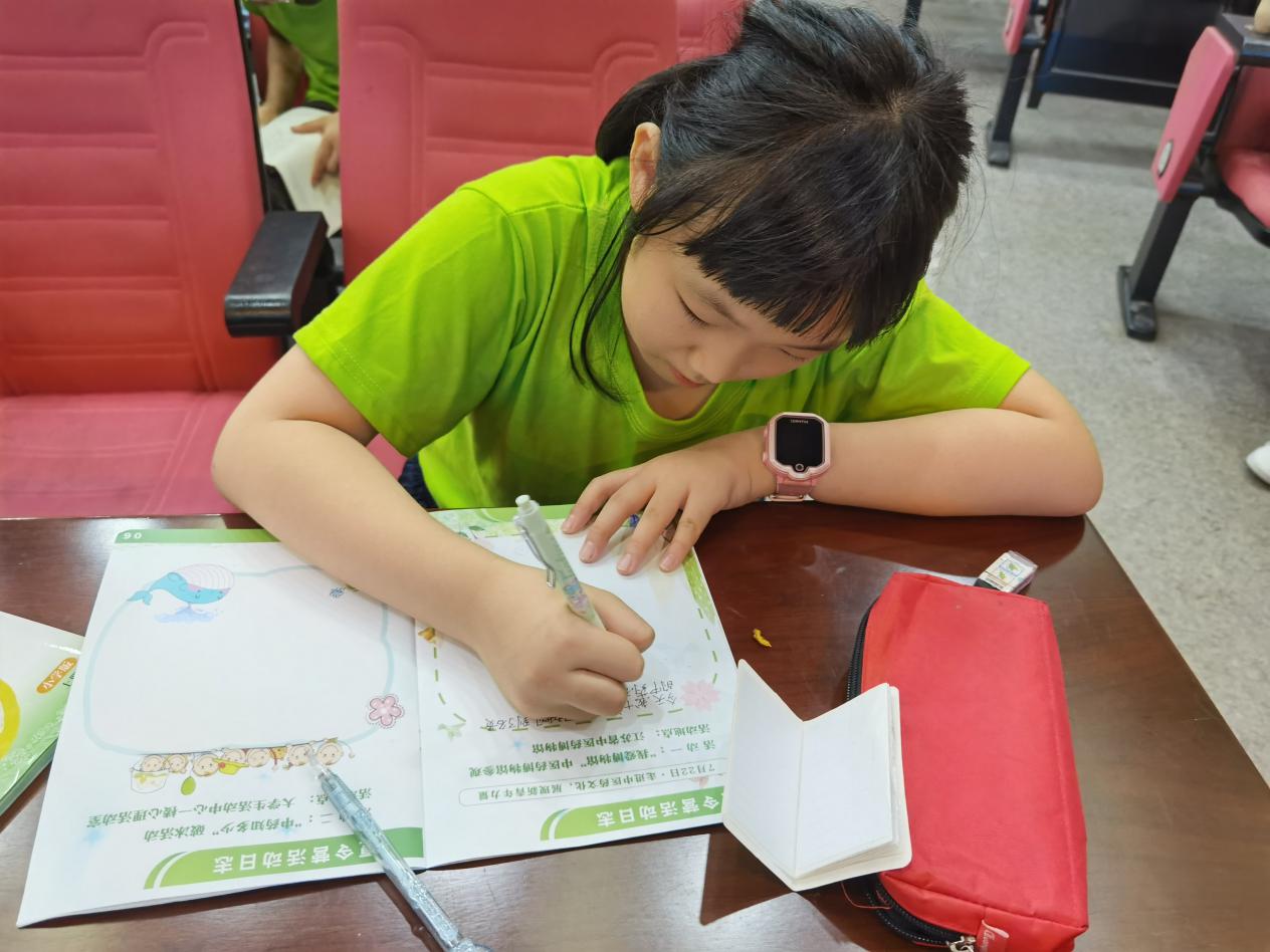 【博学广志】识医药，品文化，乐传承——“岐黄校园行”中医药文化游学夏令营顺利开营_html_3f060ae0.jpg