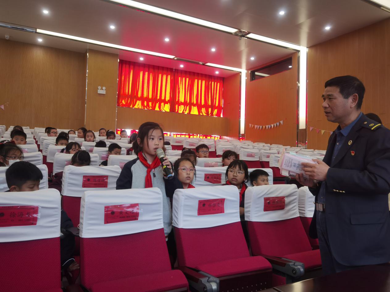 【博学广志】三月春风暖人心，铁路安全进校园_html_349993bf.jpg