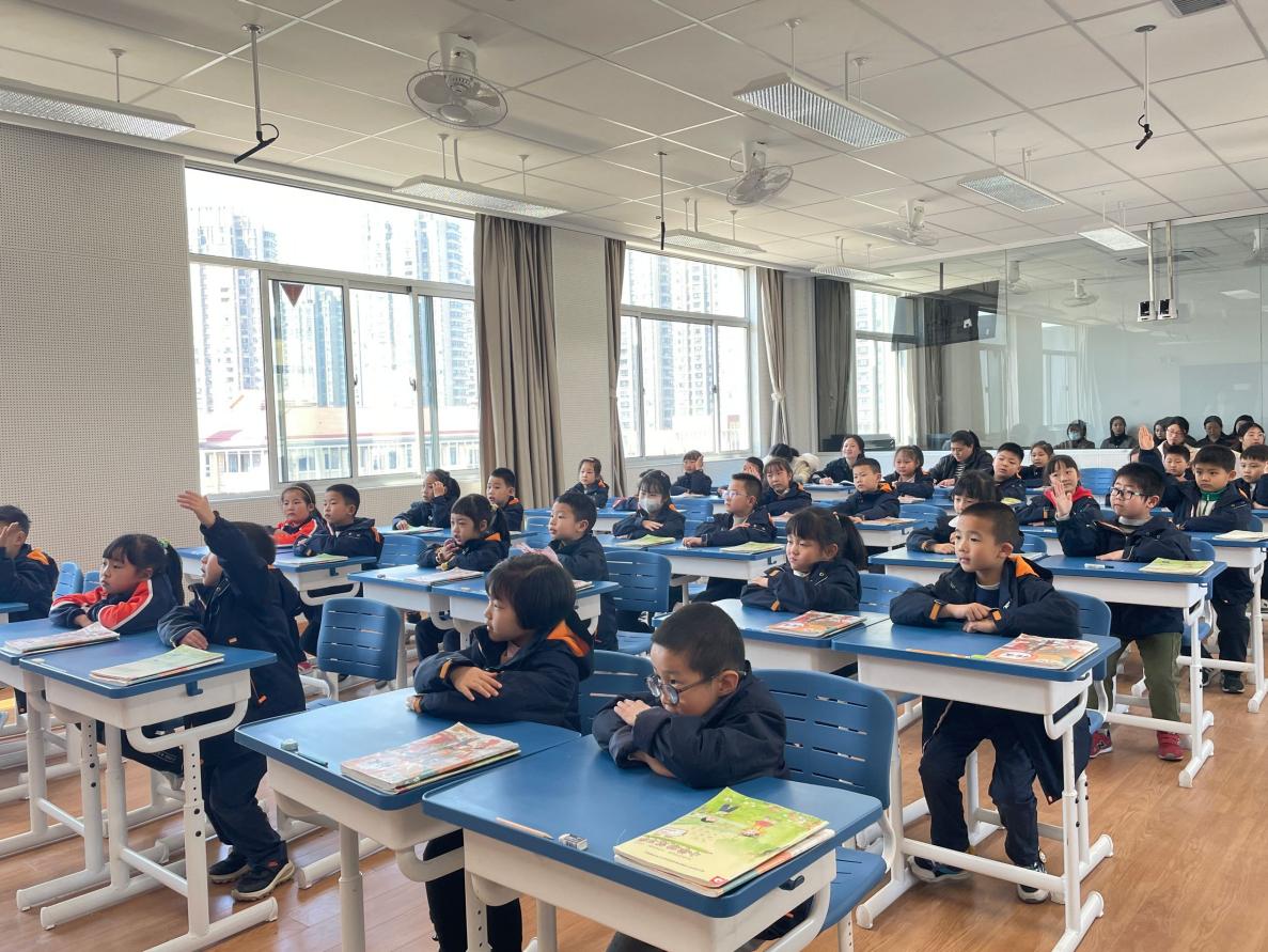 【湖畔· 童化课堂】春日意浓浓，同研共成长——记金陵小学（仙林湖校区）语文大组教研_html_36b7bb4e.jpg