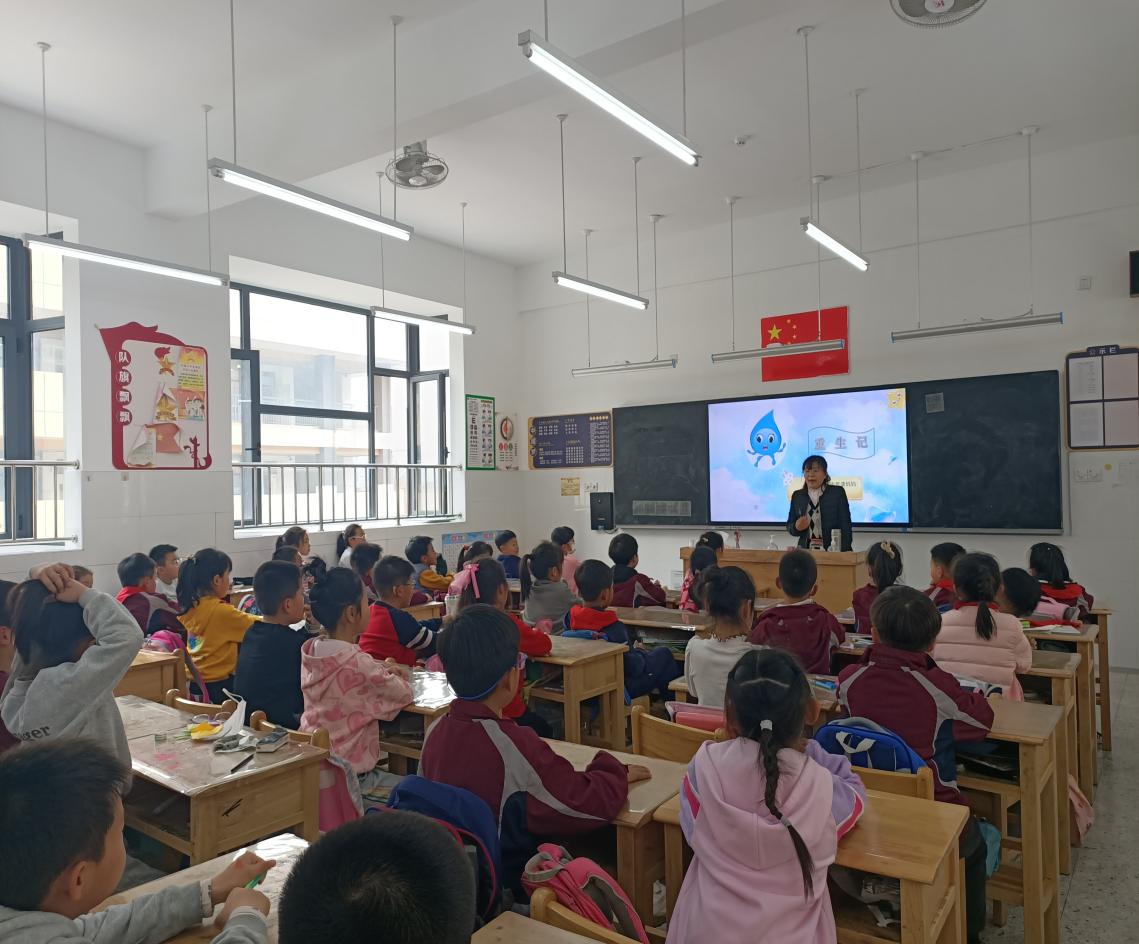 【博学广志】家长进课堂，携手“童”成长(1)_html_m2222f45a.jpg