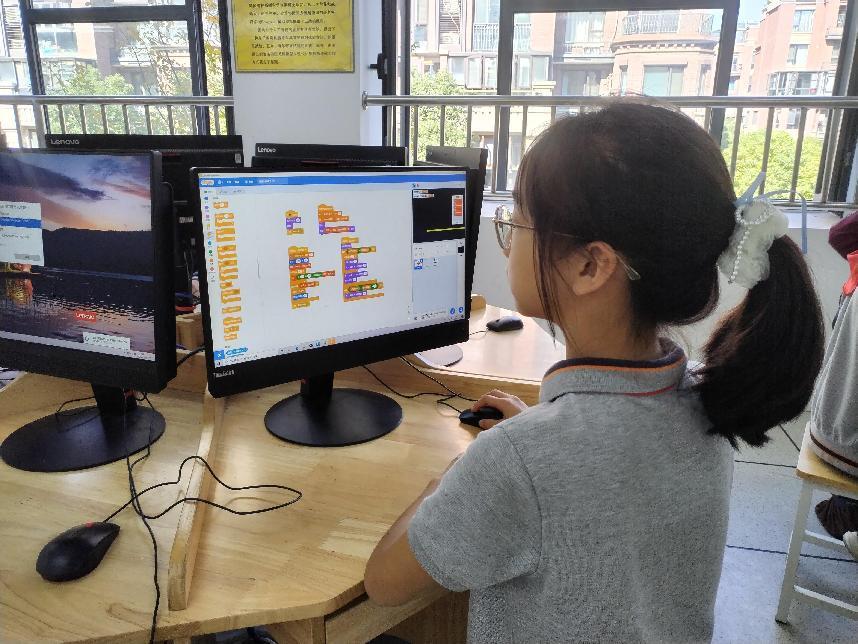 【博学广志】趣味编程，开启创意之旅——记金陵小学（广志路校区）Scratch创意编程比赛_html_m39e73dbc.jpg