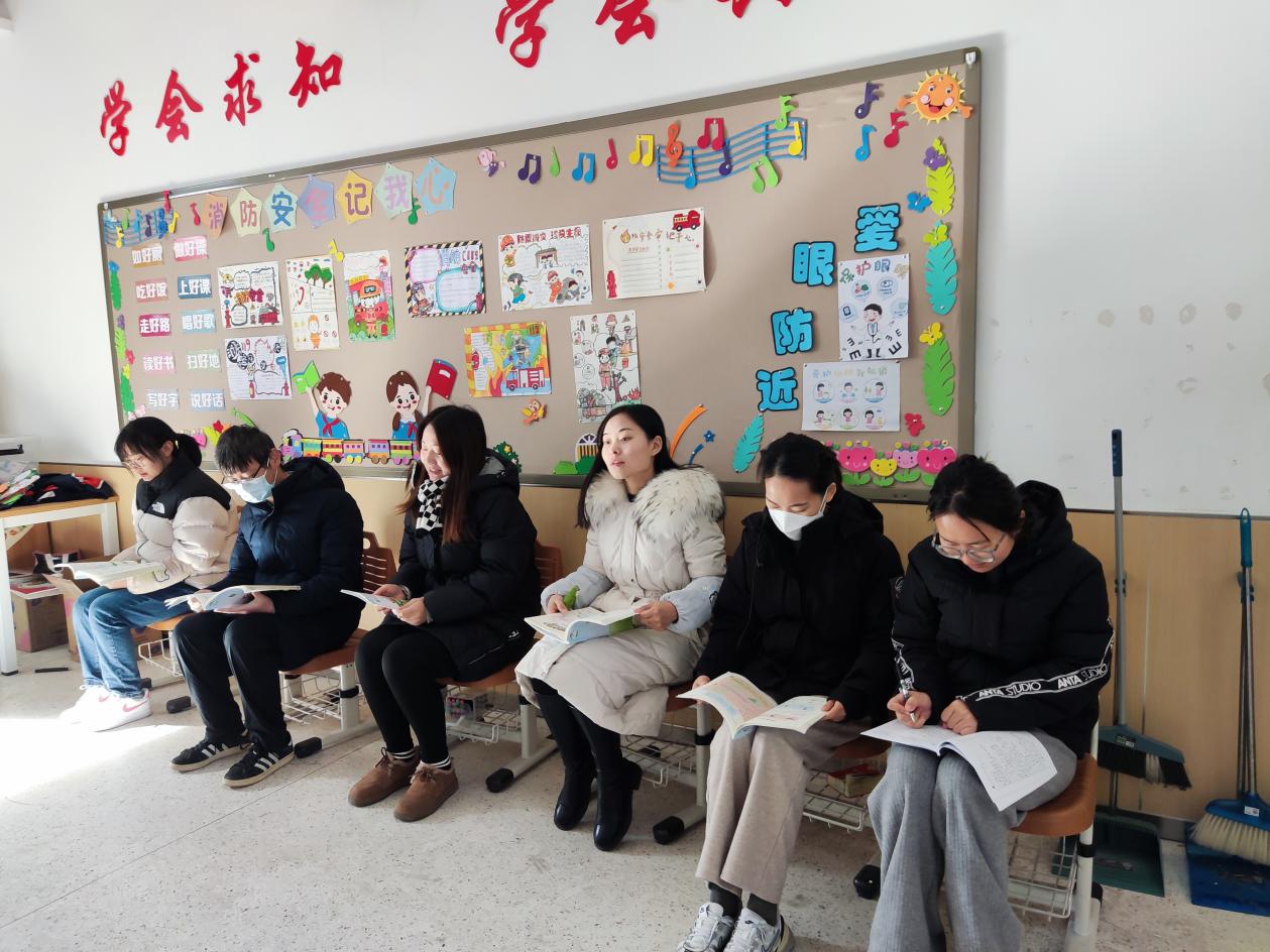 【湖畔•童化课堂】“故事学长度，动手乐表达”——数学故事汇之课例研讨（142）_html_m52163204.jpg