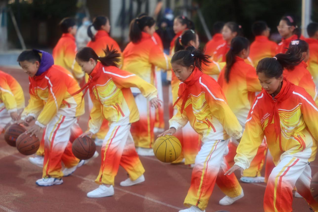 【湖畔·家校共育】“乘亚运之风  展运动风采”——金陵小学（仙林湖校区）2023—2024学年秋季运动会开幕式_html_m439b93b8.jpg