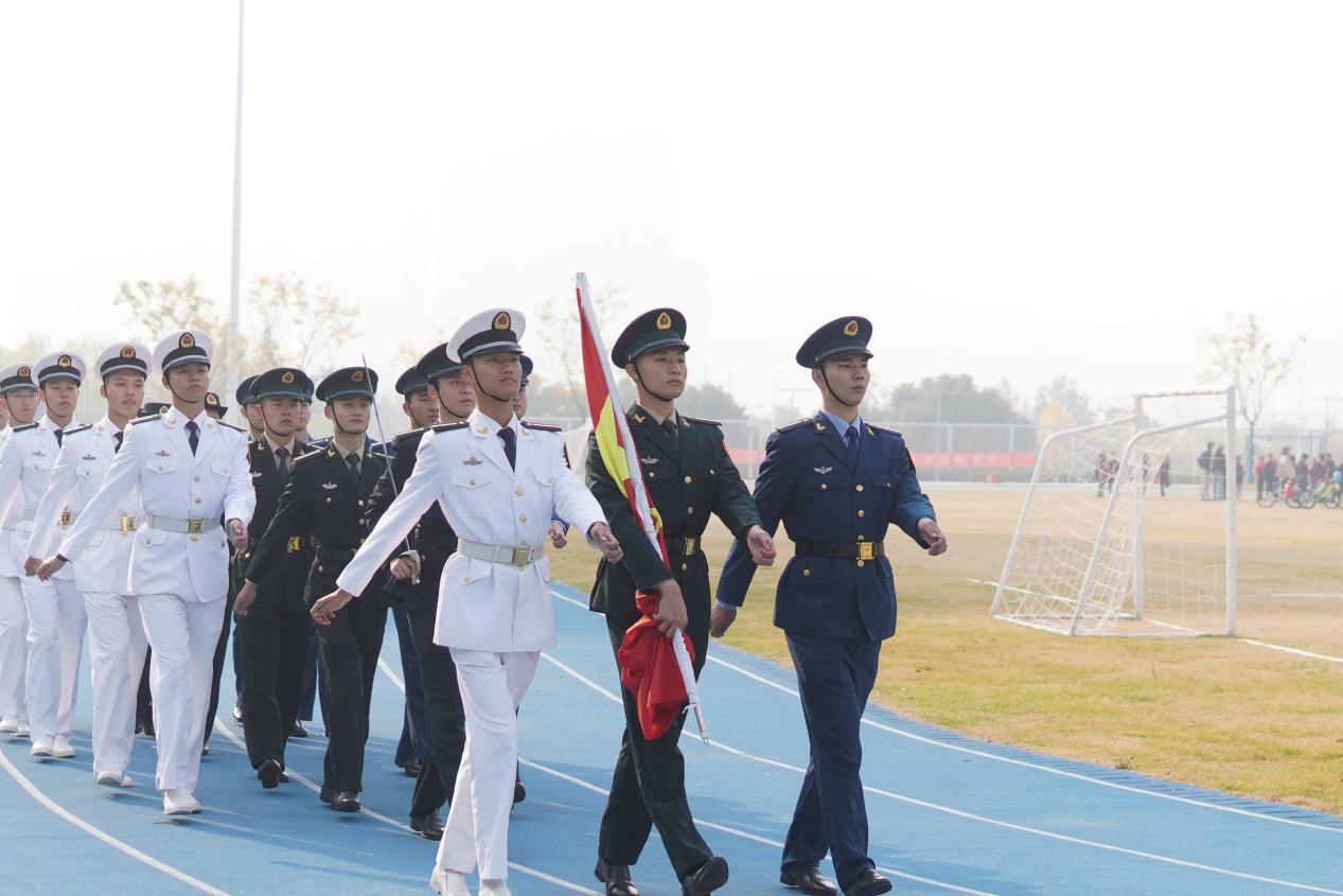 【湖畔·家校共育】“乘亚运之风  展运动风采”——金陵小学（仙林湖校区）2023—2024学年秋季运动会开幕式_html_7f855667.jpg