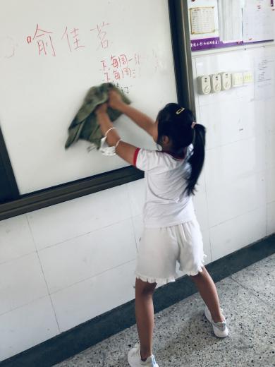 【湖畔·先锋示范】仰望浩瀚碧空，雏鹰振翅齐飞——2022-2023学年先进班集体事迹介绍（3）_html_341a1d09.jpg
