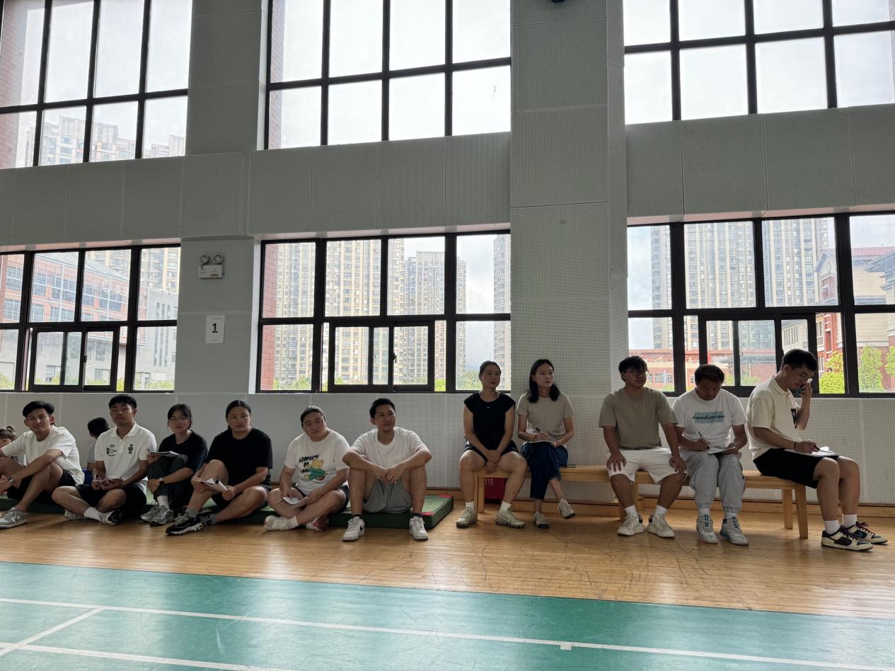 【湖畔·童化课堂】展体育课堂风采，以研促教共成长——体育校本研修之课例探讨_html_6f0db4ac.jpg