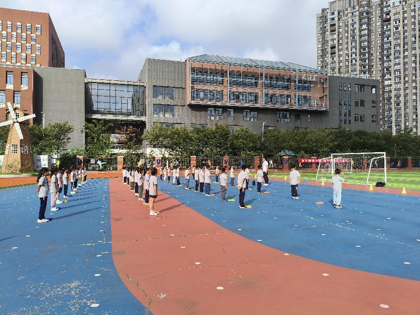 【湖畔·童化课堂】展体育课堂风采，以研促教共成长——体育校本研修之课例探讨_html_m62f38fb9.jpg