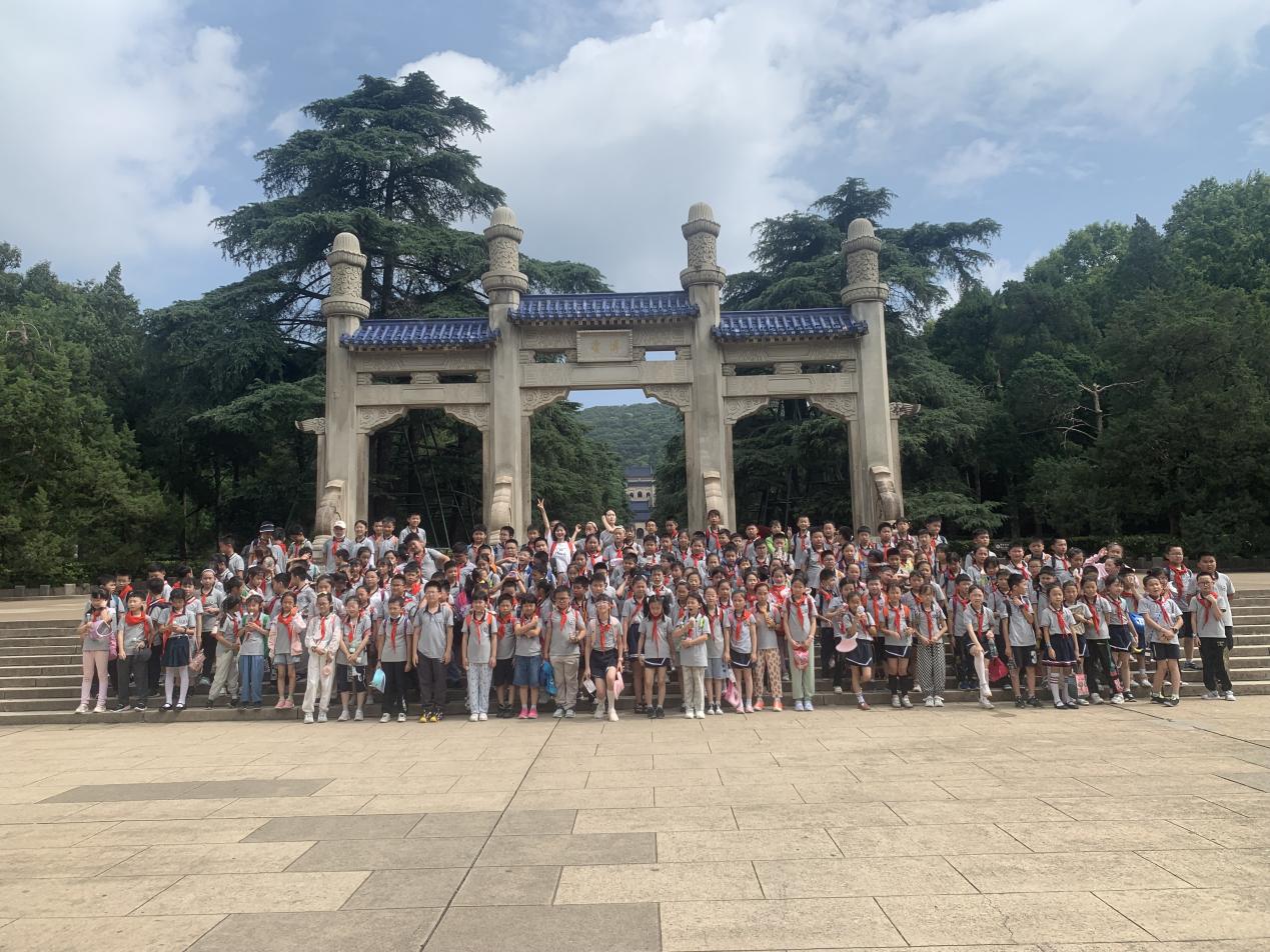 【湖畔光影】回顾革命历史 追寻红色足迹——记金陵小学（仙林湖校区）三年级红色教育研学活动_html_m12cd5dde.jpg