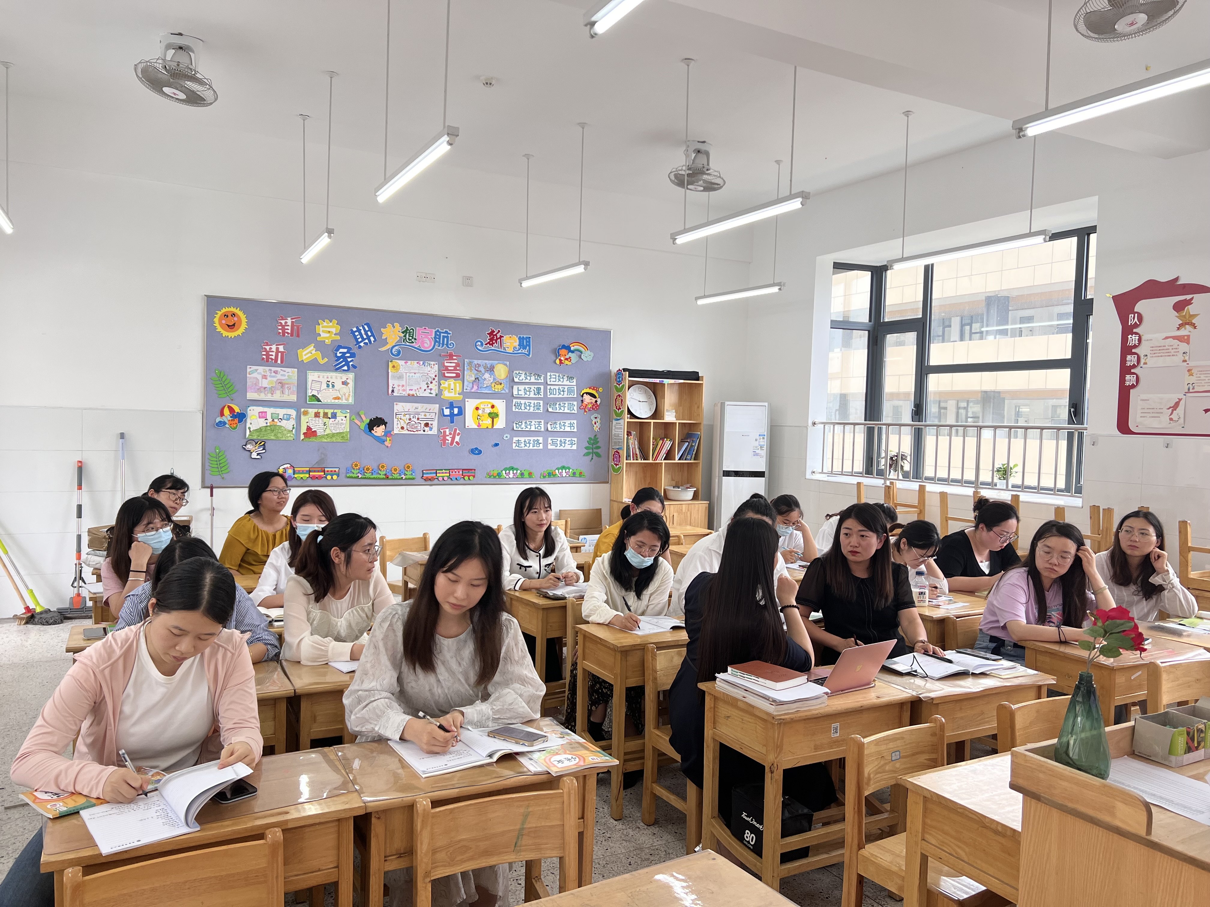 【博学广志】文化育人视域下儿童“慧语文”学习系列探索——金陵小学广志路校区语文组校本主题教研（十七）_html_55bbf4f8.jpg
