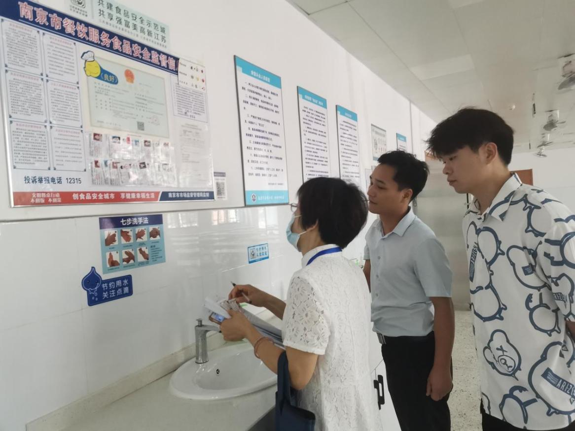 【湖畔光影】开学督查促提升，凝心聚力启征程—记金陵小学（仙林湖校区）9月份迎接“双减”及课后服务专项督导检查_html_166c3f94.jpg