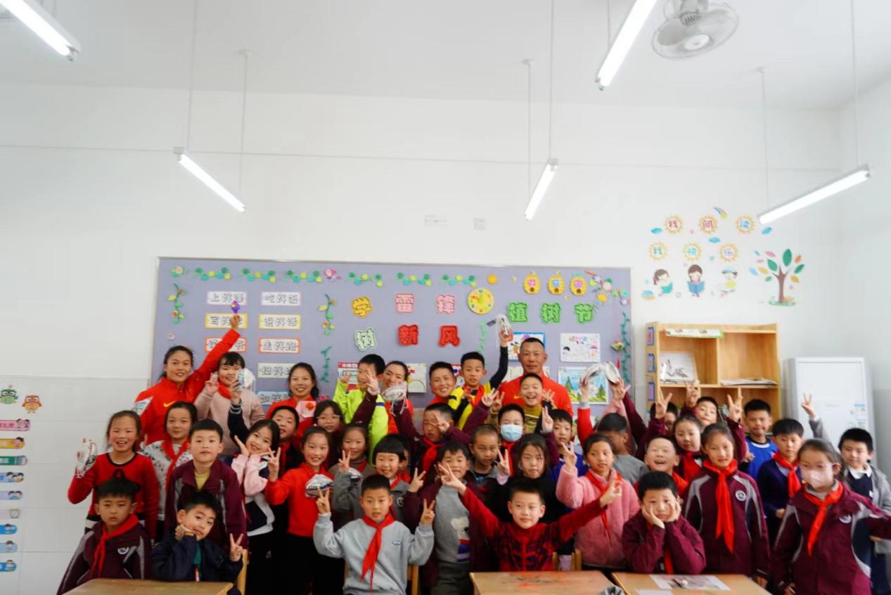 【博学广志】家长职业进课堂，劳动教育“童”成长_html_55a8d9a2.jpg