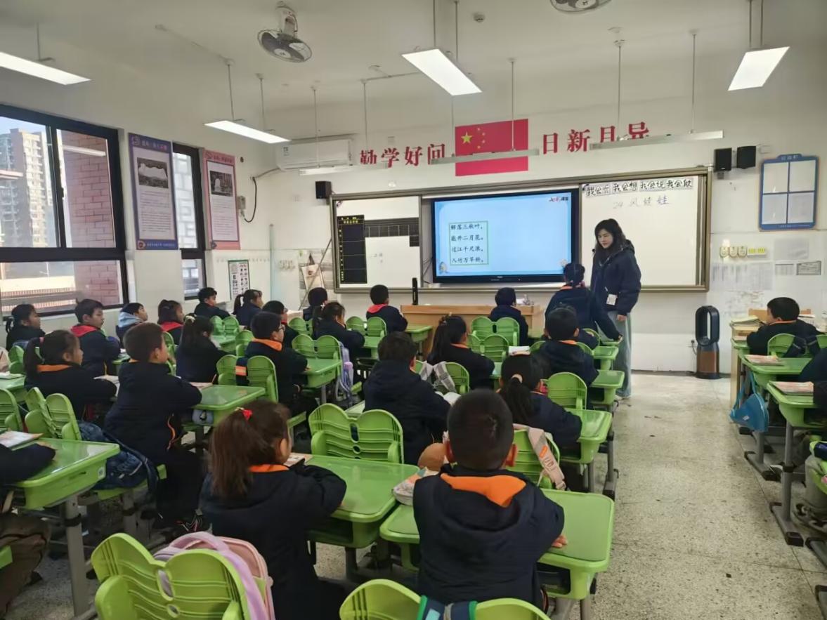 【湖畔·童化课堂】风韵课堂启智，教研之花绽彩——记金陵小学（仙林湖校区）二年级语文组教研活动_html_16b91dff.jpg