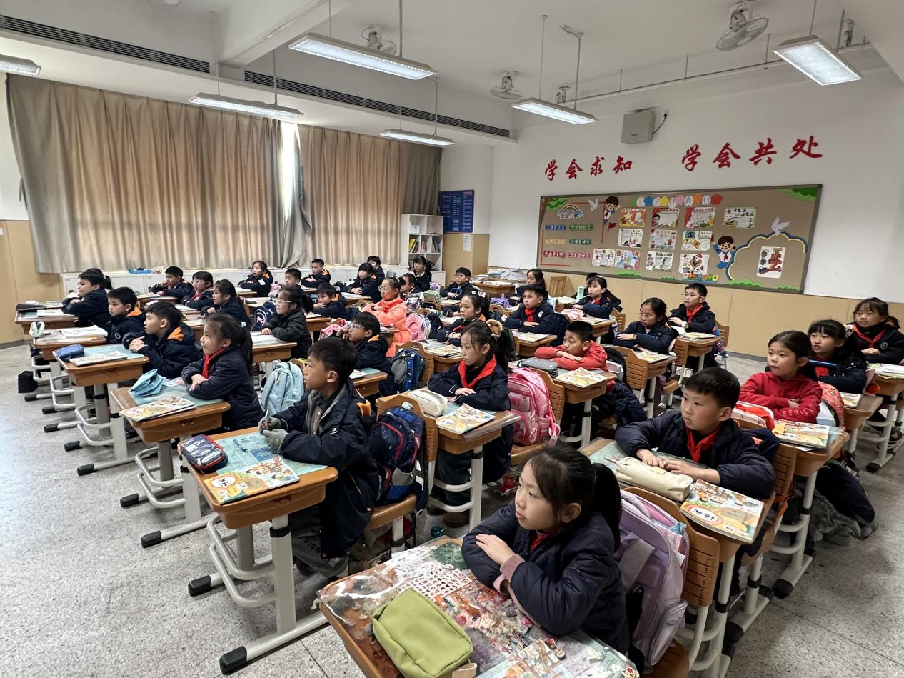 【湖畔·童化课堂】“教”学路漫漫 “研”途皆风景——记金陵小学（仙林湖校区）三年级语文组教研活动_html_m660185b.jpg