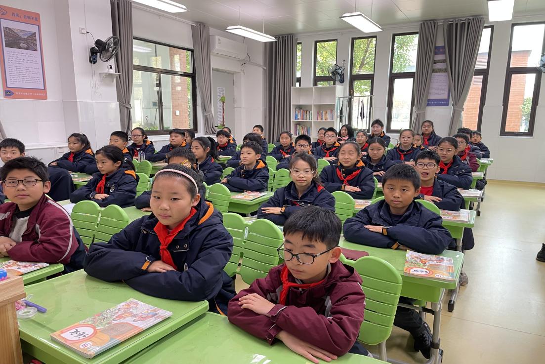 【湖畔·童化课堂】绽放温情之花，演绎温暖篇章——记金陵小学（仙林湖校区）六年级语文组教研活动_html_17b74931.jpg