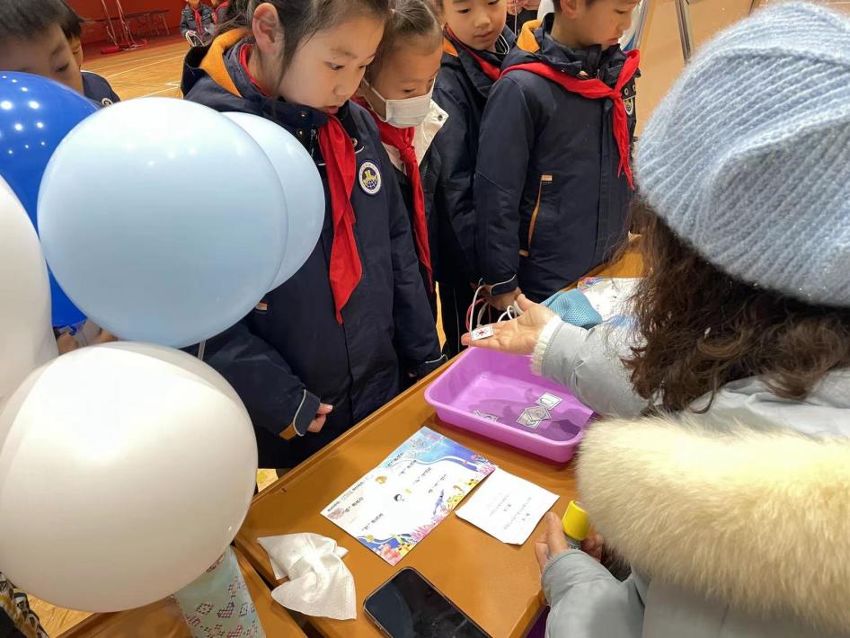 乐考无“纸”境，多元趣成长——“探寻成长足迹·逐梦星辰大海”金陵小学（仙林湖校区）二年级学科游园活动_html_m21621fa2.jpg