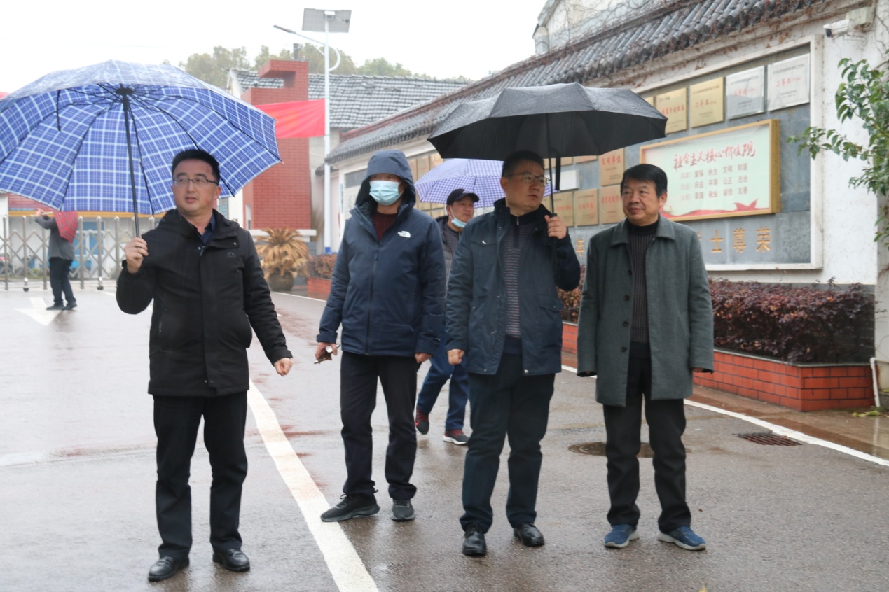 江苏省沭阳高级中学领导来我校参观交流_html_354dff66.jpg