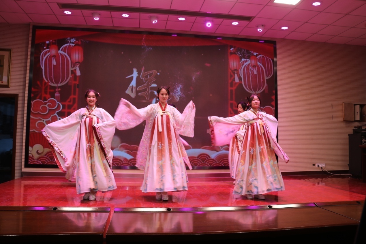 元旦汇演新闻稿_html_m1dfd85a2.jpg