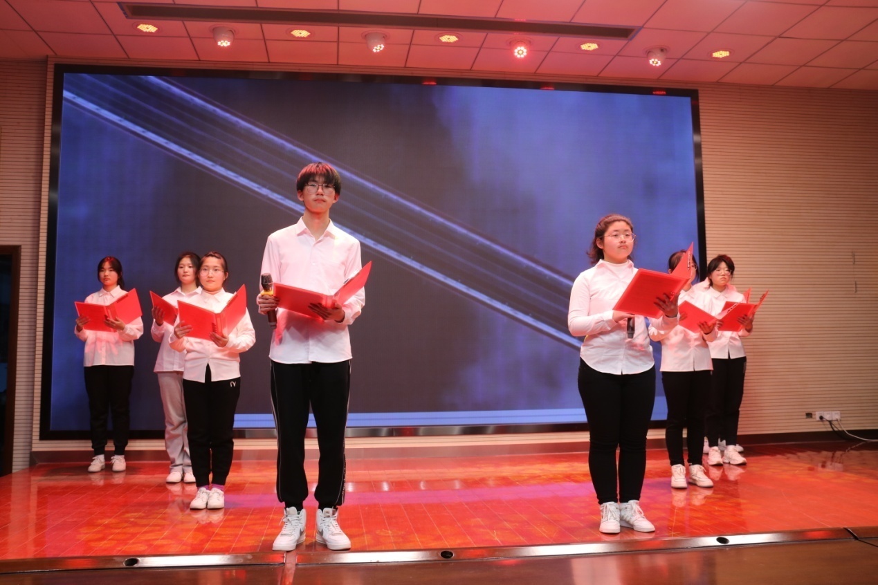 元旦汇演新闻稿_html_19a2f133.jpg