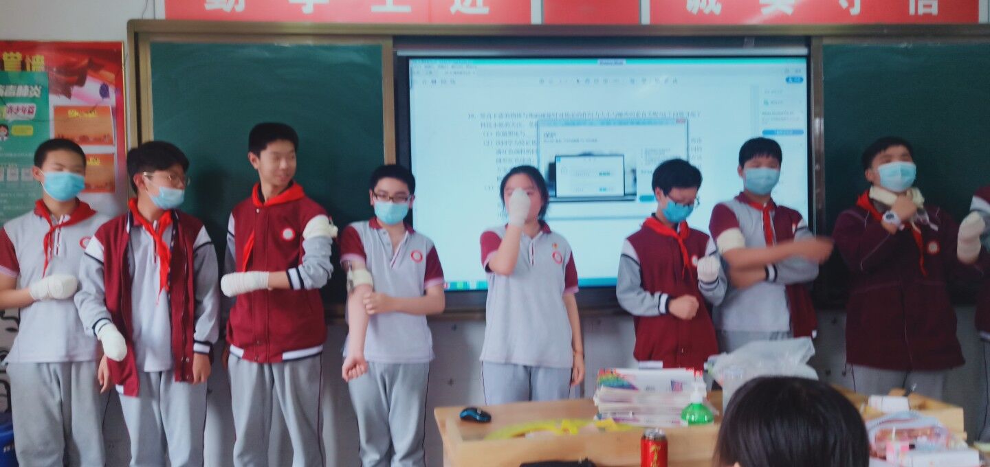 【尊荣营中】师德先锋事迹系列报道——侯万燕老师_html_1fa0cd3b.jpg