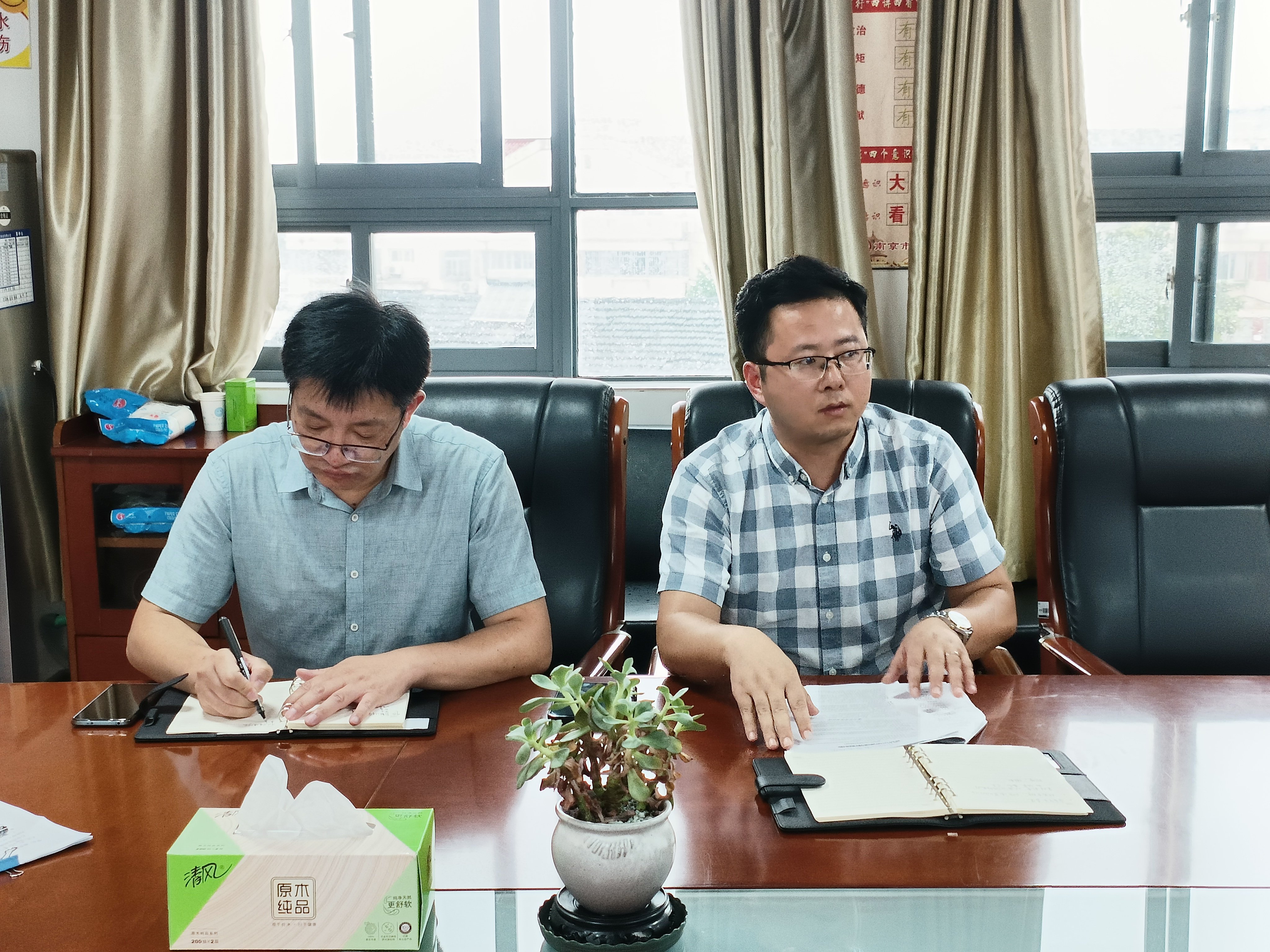 营防中学召开食堂工作人员安全会议_html_6ac9a51e.jpg