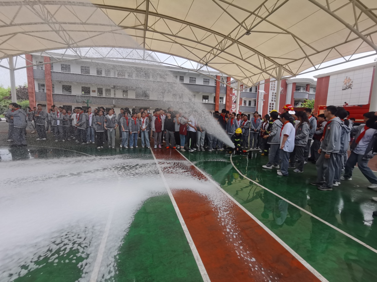 人人讲安全  个个会应急_html_m1a4e9086.jpg