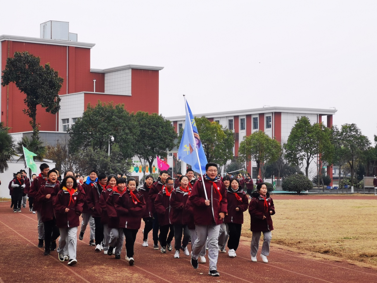 大课间跑操比赛新闻稿_html_45e0e309.jpg