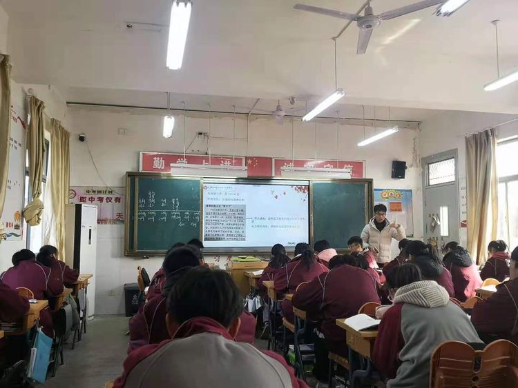 市教研员_html_607e6812.jpg