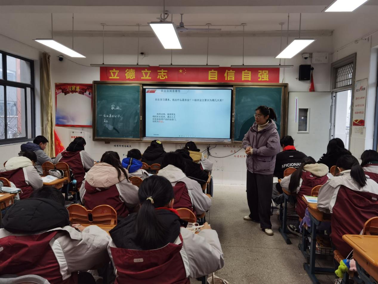 新闻报道-12月份青年教师汇报课_html_m7f37052e.jpg
