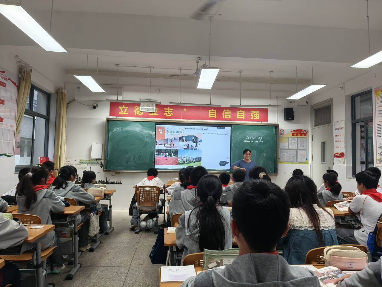 ​【尊荣营中•教研】课堂展风采，研课促成长——2025-2026学年第一学期10月份校内优秀教师展示课活动纪实