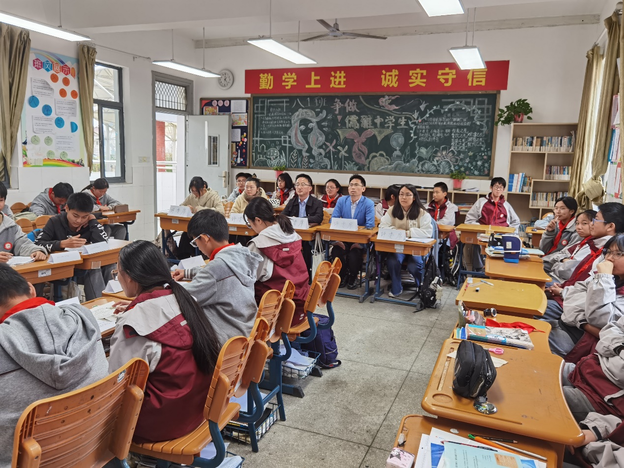 辩论赛—思维型课堂新闻稿_html_me512ebb.jpg