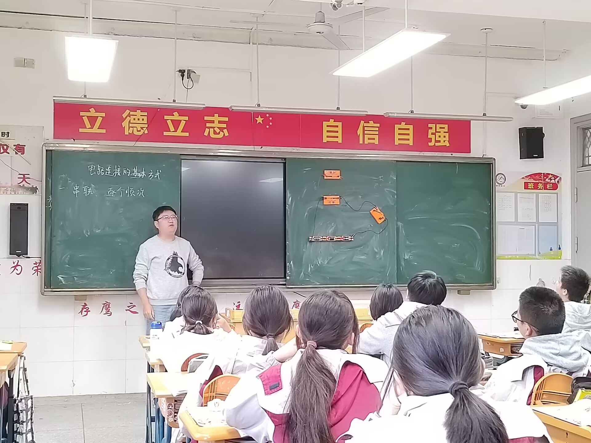 区优青、教坛新秀展示课新闻报道_html_328d6853.jpg