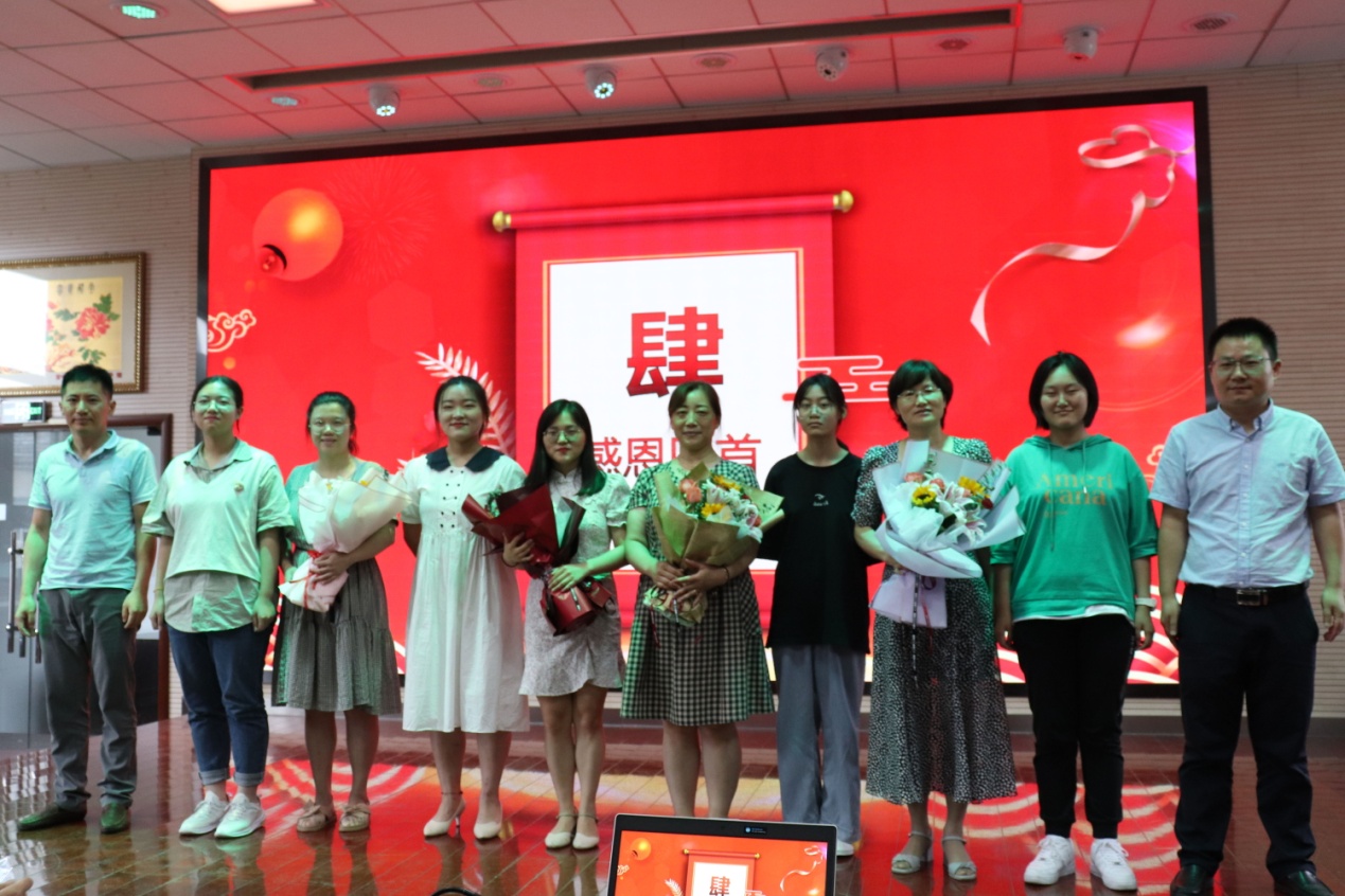 毕业典礼暨社团巡礼新闻稿_html_6ddb8011.jpg